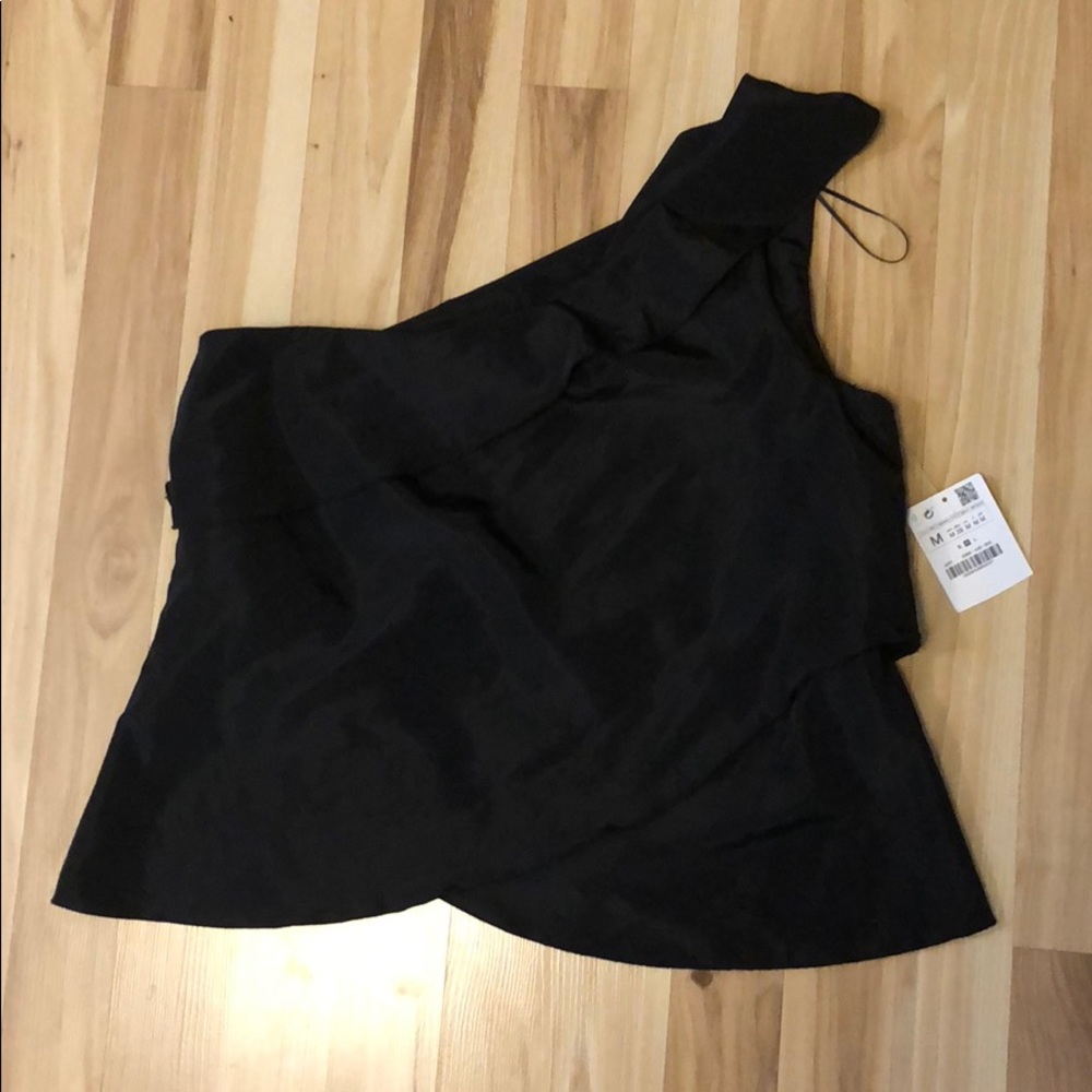 Off shoulder asymmetrical layered top